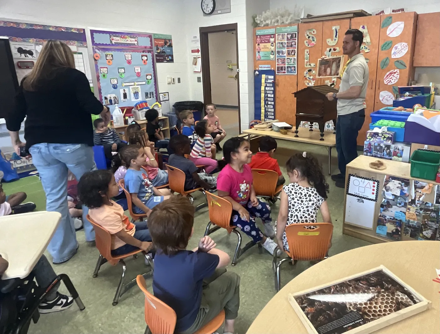 A Grasso Pollinator Alliance volunteer presents a live observation hive to a class at Egg Harbor City Elementary